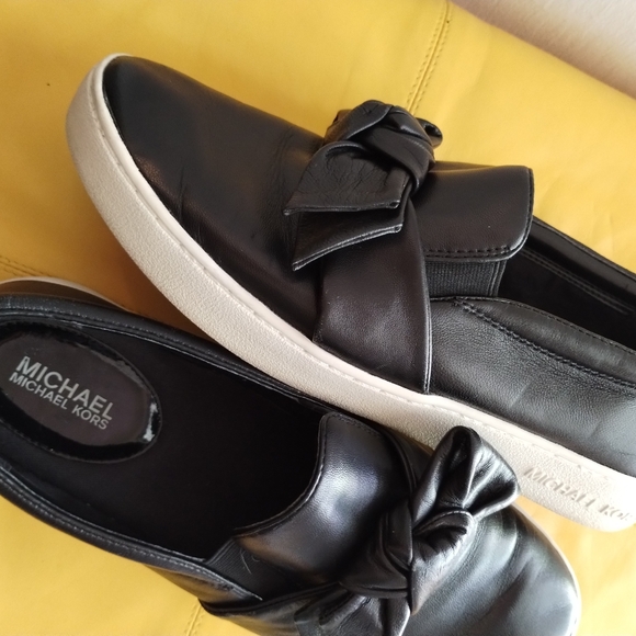 Michael Kors Black Leather Loafers with Bow - Picture 4 of 16